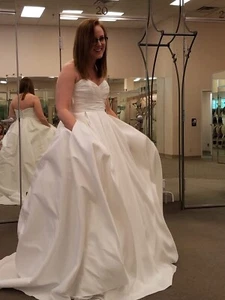 David’s bridal wedding dress size 8 (?) preserved since 2018 - Picture 1 of 5