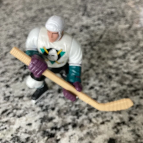 1998 Starting Lineup Pro Action Mighty Ducks Edition Paul Kariya NHL  Figure Cover