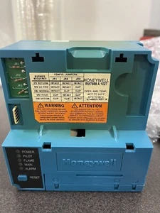 Honeywell RM7888A1027, Burner Control S7800A1001 2 And Ultraviolet Flame Amp - Picture 1 of 5