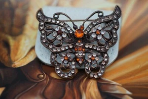 Beautiful vintage Yellow Metal Butterfly Brooch Crystals Rhinestone Diamante - Picture 1 of 12