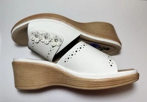 NWT Women’s White Slip On Sandals With Low Heel GS Brand Sz 8.5 - Picture 1 of 8