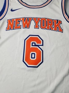Maglia Uomo New York Knicks Kristaps Porzingis #6 Bianca L Nike - Foto 1 di 8