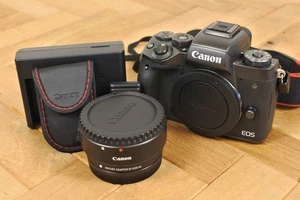 Cámara digital Canon EOS M5 24,2 MP sin espejo y adaptador de batería/cargador/montaje - Imagen 1 de 17