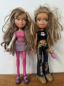 2 X Bambole Bratz Moda Yasmin Passeggiando Il Mio Cane e Io Caramelle Vestite e Scarpe - Foto 1 di 6