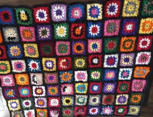 Vintage Hecho a Mano Borde Negro Abuelita Cuadrado Afgano Colorido Multicolor 48x38" - Imagen 1 de 11