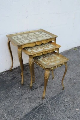 Juego de tres mesas anidadoras italianas florentinas doradas antiguas 5796 Foto 1 de 4