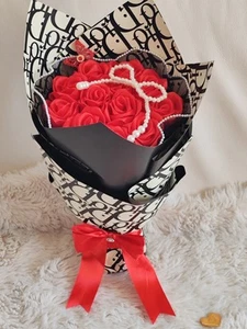 Glamouröser Rosenstrauß, Geschenk für Frauen, Ewige Rosen Aus Satin, Handmade - Bild 1 von 6