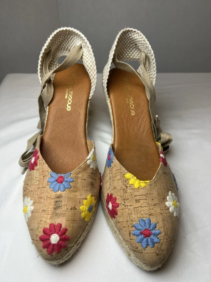 Sandalia cuña alpargata bordada Andre Assous Ensley 9 (40) de España Foto 1 de 4