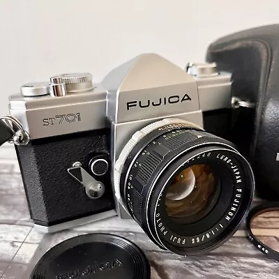 Cámara fotográfica Fujica ST701 SLR 35 mm con lente Fujinon 55 mm F1,8 + estuche! De Japón Foto 1 de 4