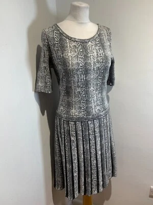 Vestido jersey de punto Marc Cain talla 4 UK 12 14 EN MUY BUENA CONDICIÓN plisado estampado animal cintura caída Foto 1 de 4