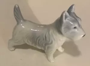 Statuina cane terrier vintage Giappone occupato porcellana Scottie Westie bianco blu - Foto 1 di 4
