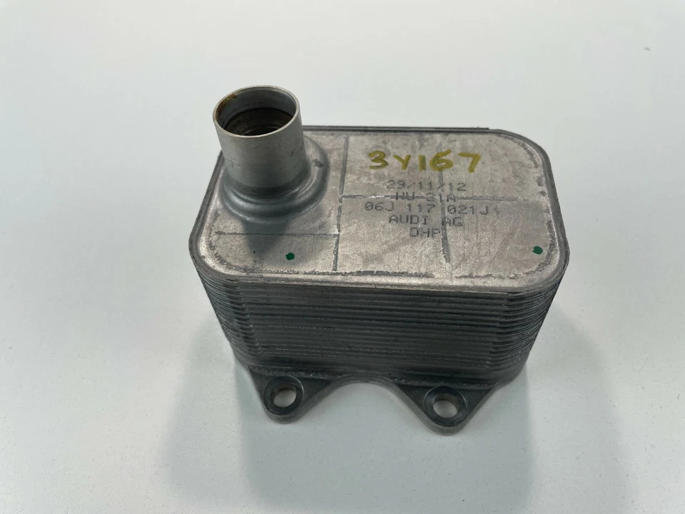 Volkswagen Beetle 2013 enfriador de aceite del motor OEM, 06J 117 021J Foto 1 de 4