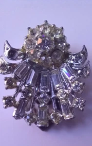 Ornate Vintage Clear Rhinestone Dress Clip...unsigned 1 missing stone - Picture 1 of 7