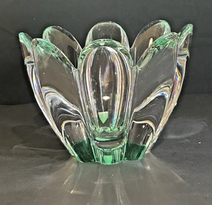 Gorgeous Orrefors Mayflower 8 Petal Heavy Signed Crystal Green Tint 6” Bowl - Picture 1 of 9