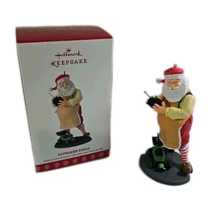 Hallmark Andenken Spielzeugmacher Weihnachtsmann 2017 Ornament - 18. in Serie - Ken Crow - Bild 1 von 4