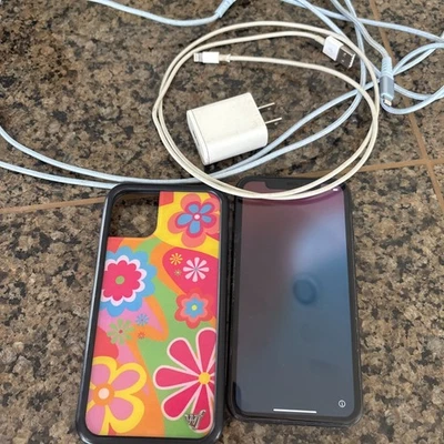 Apple iPhone 11-64 GB - черный работает идеально T mobile. Без дефектов - Изображение 1 из 4