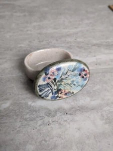 Caja de baratijas pequeña con tapa, pintada a mano, cerámica - Imagen 1 de 8