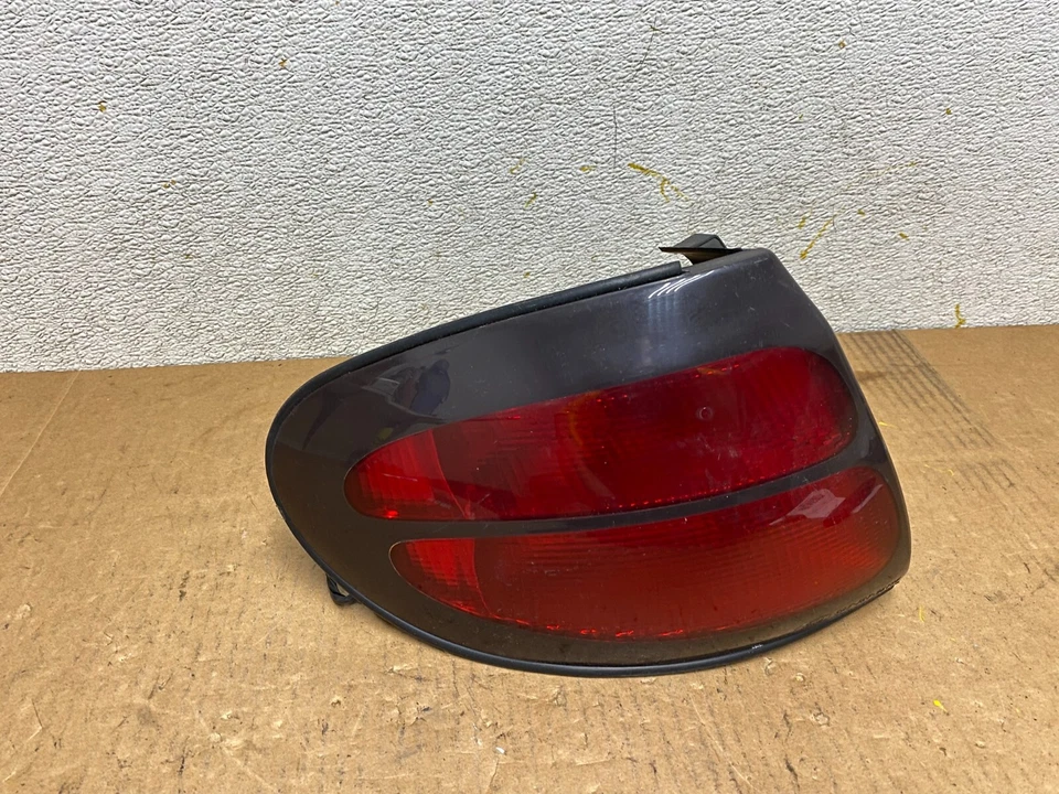 Luz trasera izquierda del lado del conductor Ford Taurus Wagon 1998-1999 sedán OEM N6220 DW Foto 1 de 4