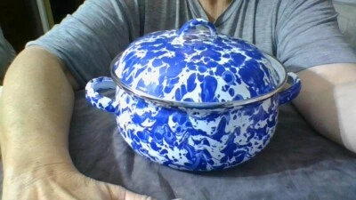 NICE Golden Rabbit Enamelware Cobalt Swirl Dutch Oven 2.5QT Double Handled w/Lid - Image 1 of 4