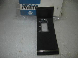 RARO BISEL DE AJUSTE SOPLADOR DE AIRE TRASERO DOBLE AIRE ACONDICIONADO CHRYSLER 1969 Mopar 2927237 Nuevo de lote antiguo - Imagen 1 de 3