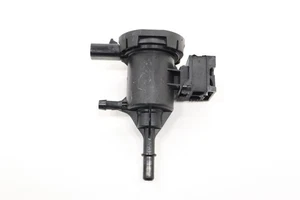 Mercedes GLS550 X166 2017-2019 válvula de purga de bote de vapor de combustible OEM A0014760532 - Imagen 1 de 9