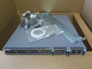 Juniper QFX5100-24Q-3AFO Switch 24 QSFP+ Ports w/ 2x QFX-EM-4Q Modules Rail Kit - Picture 1 of 4