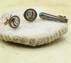 Vintage Resin Fly Fishing Gold Tone Cuff Links Tie Bar Set - Picture 1 of 7