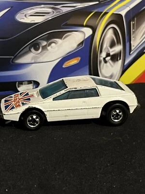 Hot Wheels Blackwalls Royal Flash Lotus British Flag 1:64 VG Cond White Diecast - Image 1 of 4