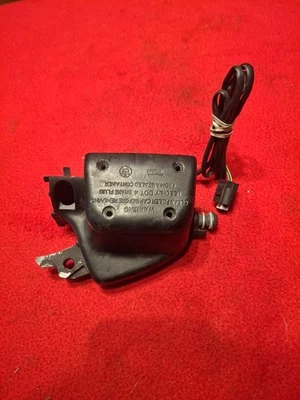 Главный цилиндр правого переднего тормоза 98-05 BMW K1200 R1150 R1150GS БЕЗ ВЕРХНИХ ВИНТОВ - Изображение 1 из 4