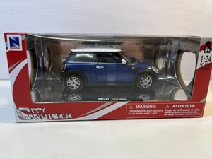 Modellino auto Mini Cooper pressofuso: scala 1/24, nuovo con scatola di New Ray - Foto 1 di 7