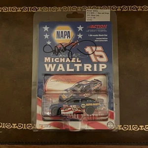 1:64 Michael Waltrip #15 NAPA Stars and Stripes 2001 Monte Carlo Autographed - Picture 1 of 8