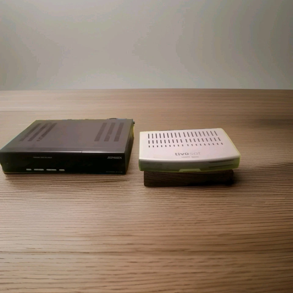Due DecoderSat:  i-CAN 1850S  TivùSatHD +Jeppsen Mediacom ST2 HD+Cavi +Cam+Telec - Immagine 1 di 4