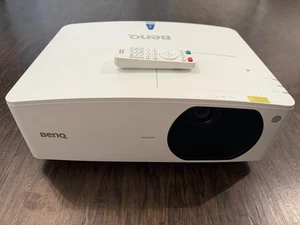 BenQ LU710 Golf Simulator Projector 4000 Lumen WUXGA 1920 x 1200 Golf Projector - Picture 1 of 4