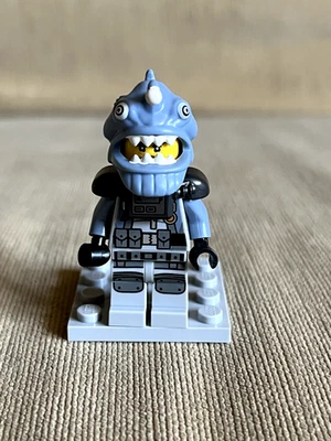 Minifigura de Angler (njo0368) Shark Army de Lego Ninjago Movie, usada Foto 1 de 2