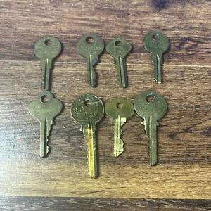 Lot Of 8 Vintage Brass Keys , Taylor/Ilco/Hurd/Progess/ESP…… - Picture 1 of 7