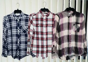 5 Women’s Size Medium Long Sleeve Shirts Plaid Button Down - Picture 1 of 3