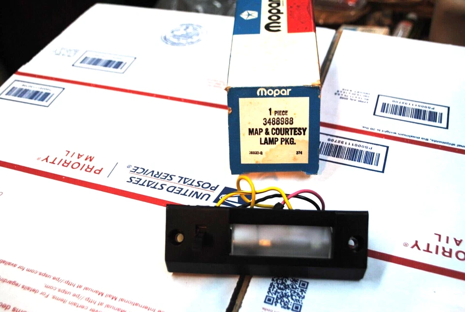 NOS MOPAR 1974 75 PLYMOUTH GRAN FURY DODGE ROYAL MONACO CHRYSLER MAP LAMP - Image 1 of 1