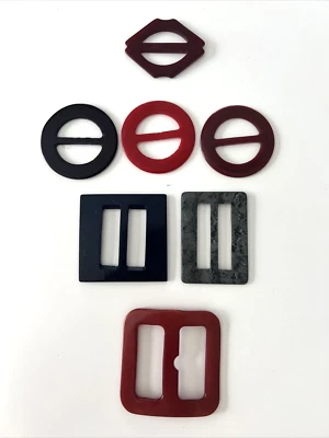 Lote de diapositivas de bufanda con hebilla de cinturón de plástico vintage baquelita rojo azul cuadrado redondo Foto 1 de 4