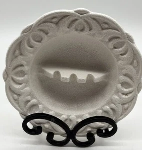 Royal Hanger USA Pottery Textured Vintage White Ash Tray #2045 - Picture 1 of 4