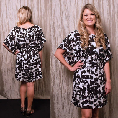 Vestido Vertigo M Negro Blanco Geo Abstracto Estampado Kimono Manga Caída Corbata Cintura Foto 1 de 4