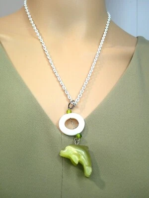 Collar de delfín de ónix amarillo y madreperla de moda no ajustable Foto 1 de 4