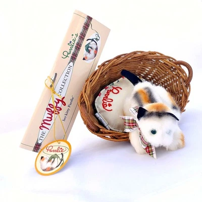 Cojín Muffy Vanderbear HER CAT PURRLIE Cama de Mimbre Sala de Lectura Colección AtoZ Foto 1 de 4