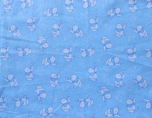 Disney Winnie Puuh spielt mit Blatt Blätter Stoff hellblau auf blau 1 Jahr - Bild 1 von 2