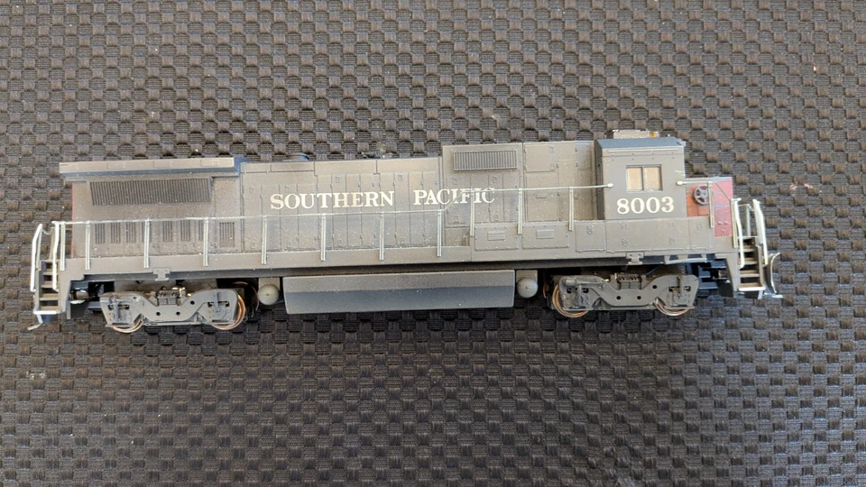 Walthers HO Diesel GE Dash 8-40B, Southern Pacific #8003 DCC, Runs good - Image 1 of 4