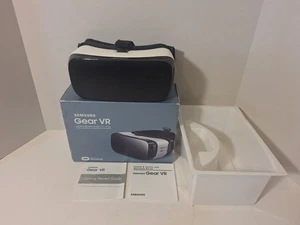 Samsung Gear VR Powered by Oculus - New, Open Box - Picture 1 of 8