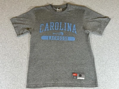 北卡罗来纳州焦油高跟鞋衬衫男式小号灰色 NCAA 长曲棍球耐克 UNC 复古 90 年代 — 第 1/4 张图片