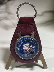 Vintage weinrot Wildleder World’s Greatest Bowler blauer Hintergrund Schlüsselanhänger - Bild 1 von 1