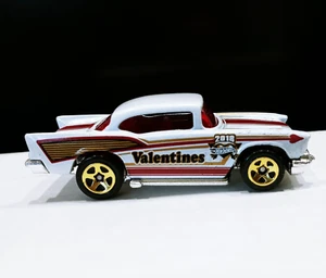 HW Pearl White '57 Chevy "Valentines" 1/64 Scale 0891 EY - Picture 1 of 7