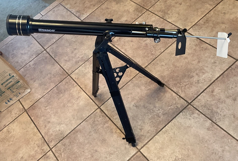 Tasco Refractor Telescope 302050 - Image 1 of 4