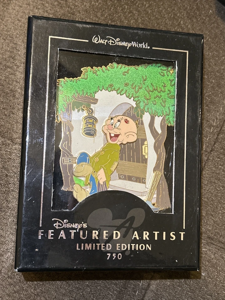 Prendedor Jumbo Artista Destacado Blancanieves Besado por una Princesa Dopey LE 750 Disney Foto 1 de 1